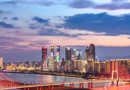 南昌贛江上空現(xiàn)壯美晚霞，如詩如畫